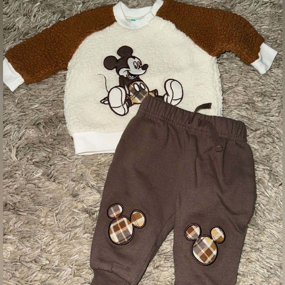 Baby Mickey Mouse matching sweat set.